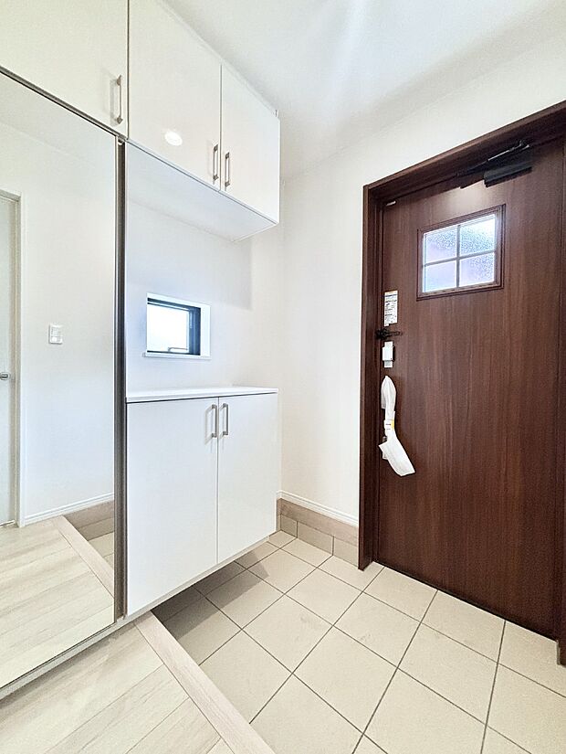 飾り棚を利用して、お越しいただくお客様をおもてなしできます。