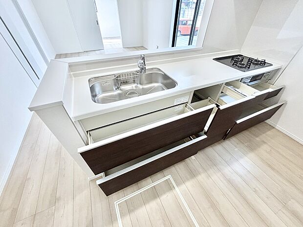 使いやすさを優先したスライド式収納タイプ！