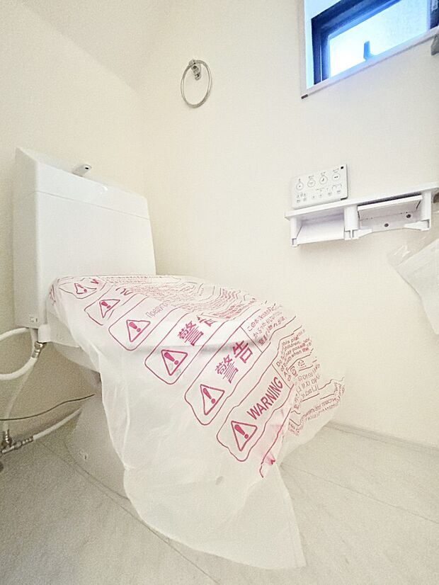 明るく清潔感のあるトイレです。