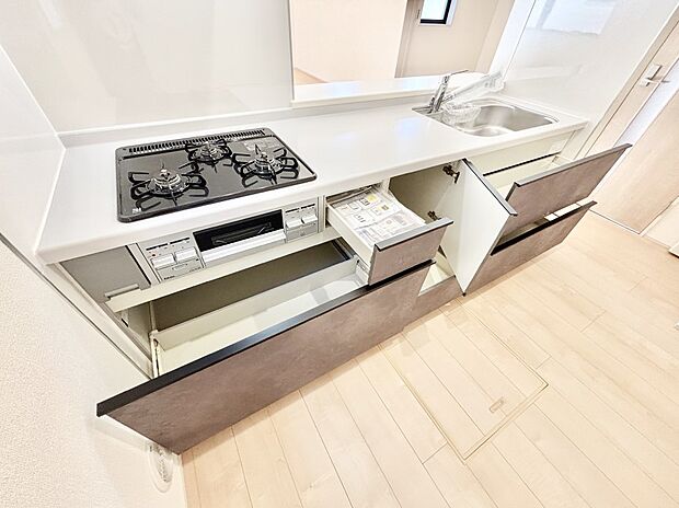 使いやすさを優先したスライド式収納タイプ!