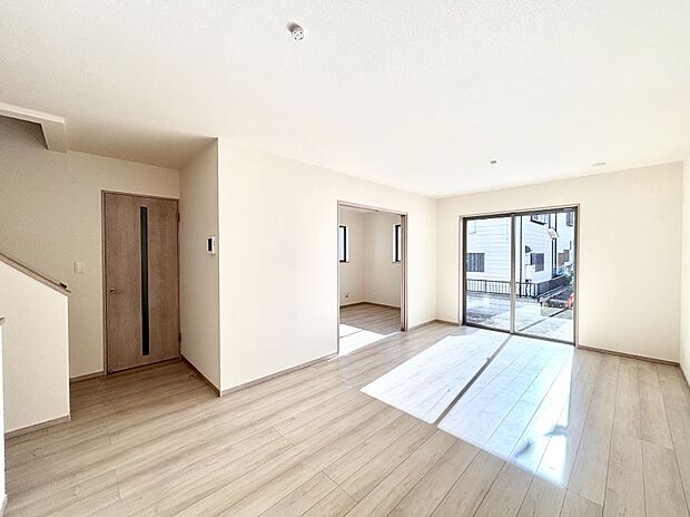 落ち着いた雰囲気のLDKは家族みんなの快適空間