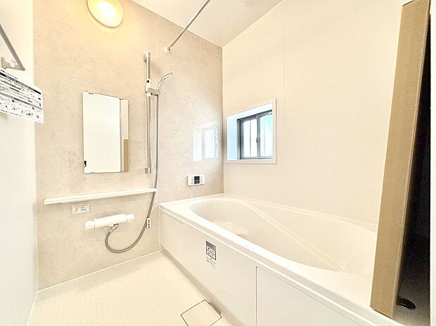 落ち着いた雰囲気でゆっくりお寛ぎいただけるバスルーム