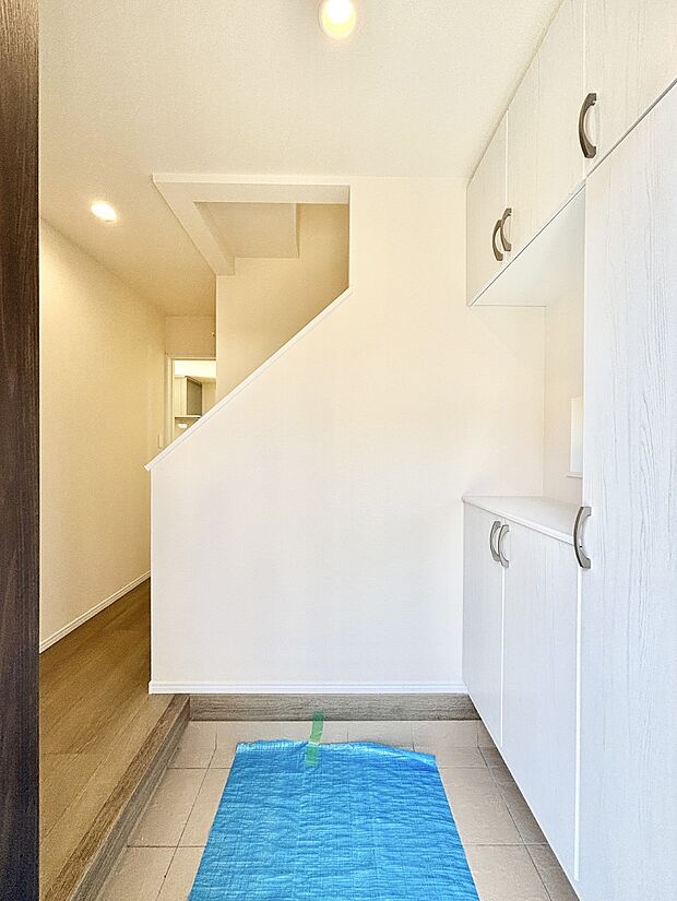 家族の帰宅やお客様をあたたかく迎える玄関