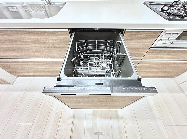 面倒なお片づけは食洗機にお任せ！家事の負担が減って、時間にも気持ちにもゆとりができます。