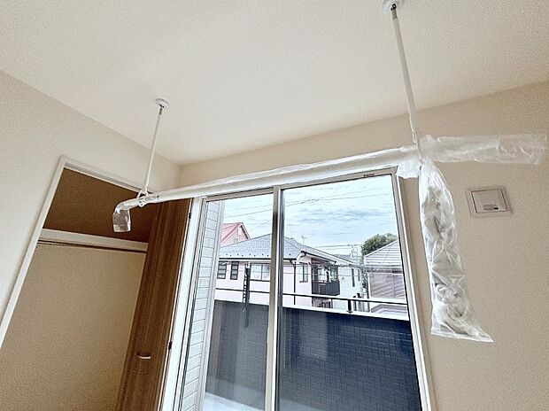 室内物干しポール。梅雨や花粉の時期に大活躍します。  