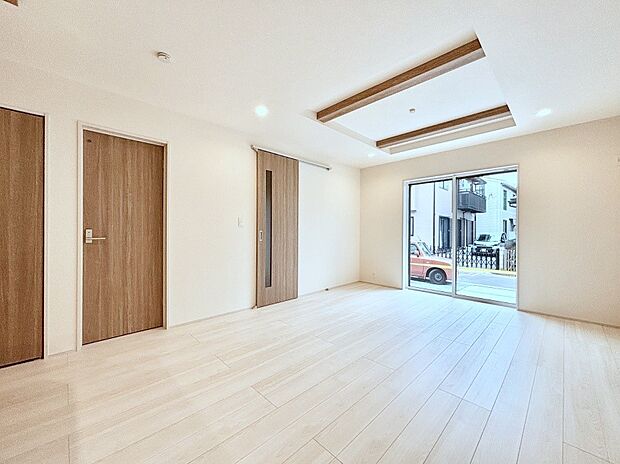 日当たりの良いリビング。お気に入りのグリーンを飾れば更に心地よさがアップ！