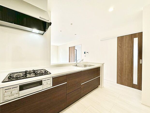 広々とした使い勝手の良いキッチンで日々のお料理も楽しくなりそう