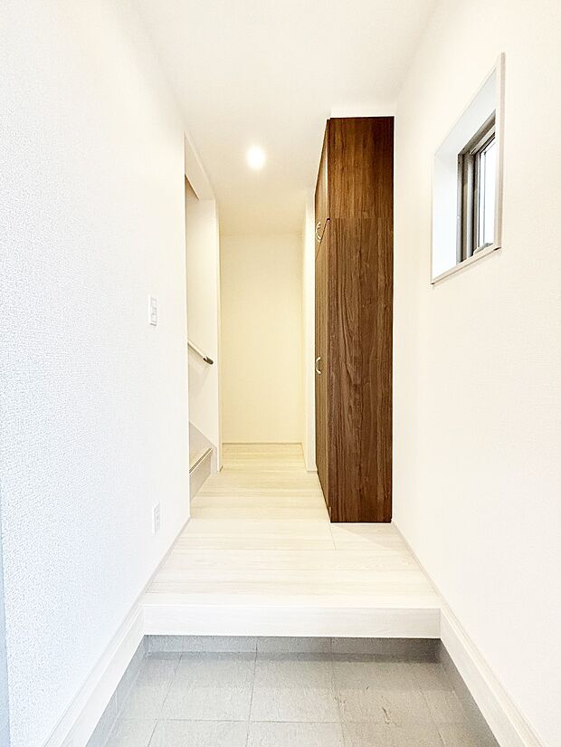 家族の帰宅やお客様をあたたかく迎える玄関  