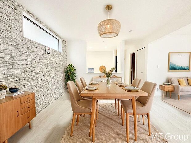 アクセントクロスを使用したワンランクアップの空間　※家具はCGです