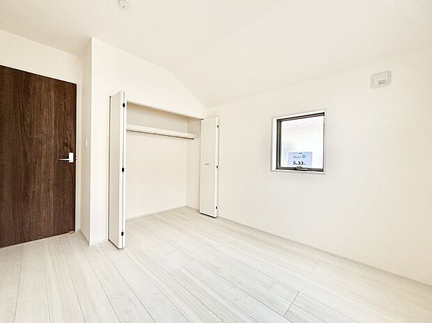 子ども部屋にぴったりの明るい空間。  