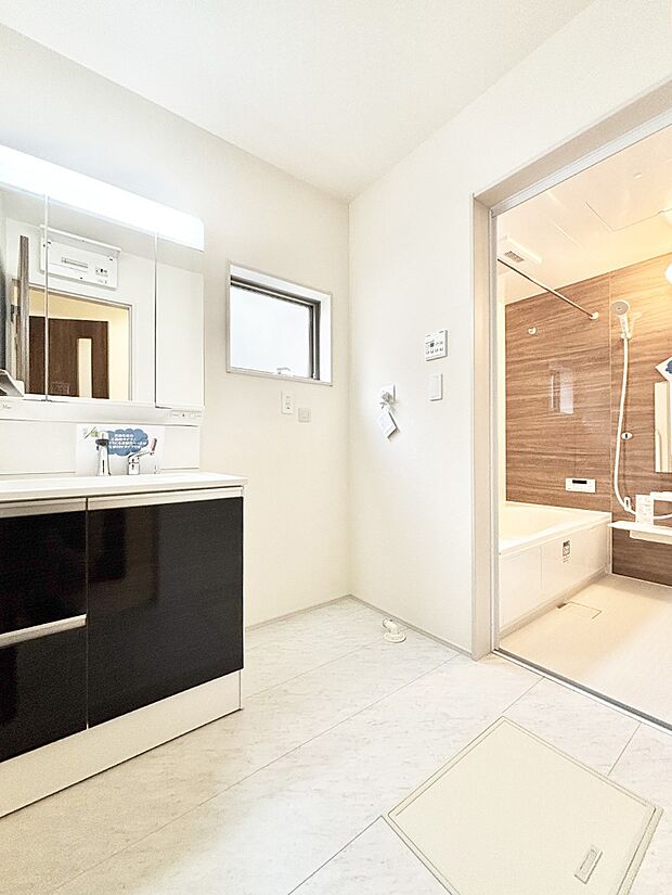 清潔感のある快適空間です。毎日の身支度も気持ち良くお使い頂けます。 