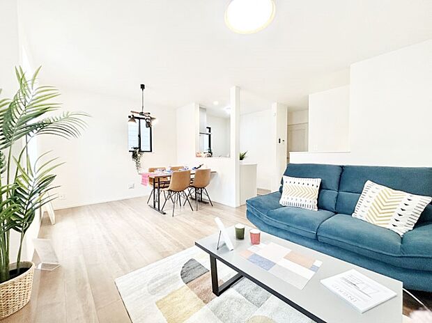 家族団らんの時間も増えそうなくつろぎのリビングダイニング