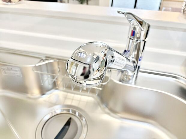 いつでも清潔なおいしいお水を。一つの水栓で水道水と浄水を使い分け。