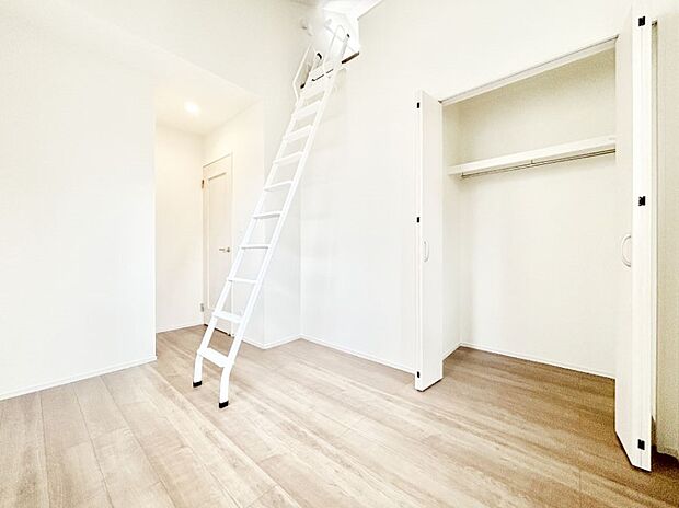 お部屋を有効活用できるロフト付きの洋室!スッキリとした空間で過ごせます。