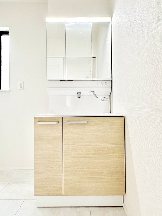 収納力と機能性に優れた洗面化粧台