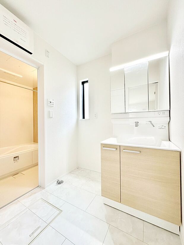 キッチンとの動線を考慮した水廻り集中設計で忙しい時間の家事もラクラク