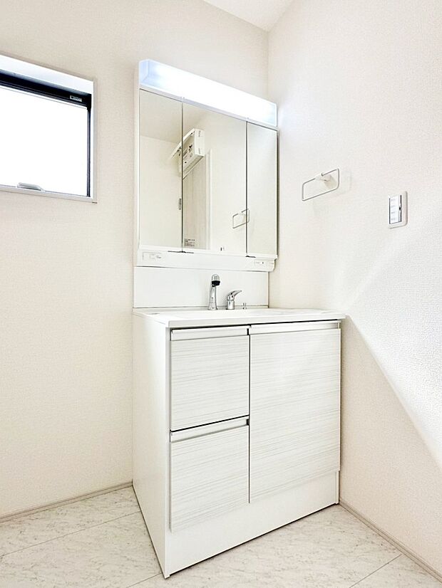 収納力と機能性に優れた洗面化粧台