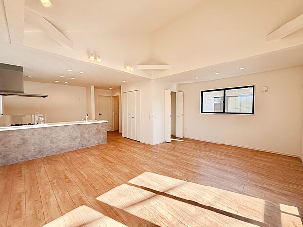 快適な床暖房付、自然とご家族が集まり団らんを満喫できます