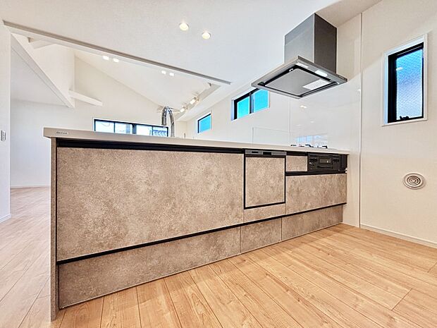 料理をしながらでもご家族との会話を楽しめる対面キッチン