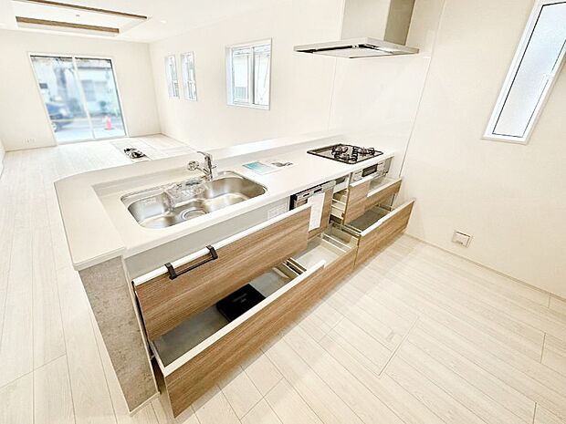 使いやすさを優先したスライド式収納タイプ！