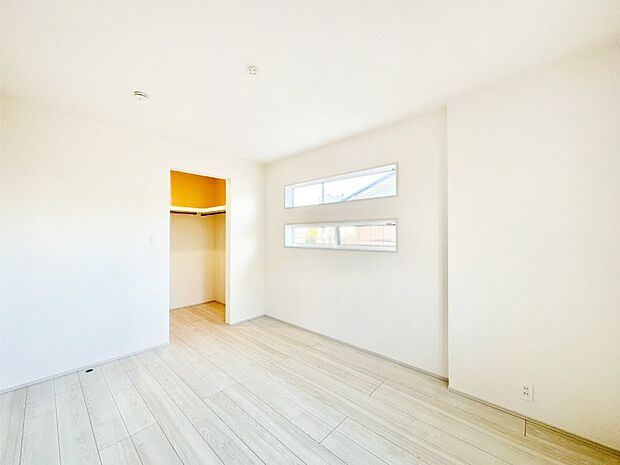 ウォークインクローゼットがあるお部屋！季節ごとの入れ替えも不要で便利です。