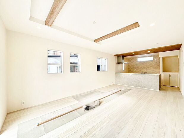 ご家族の会話がはずむ、開放的なダイニング