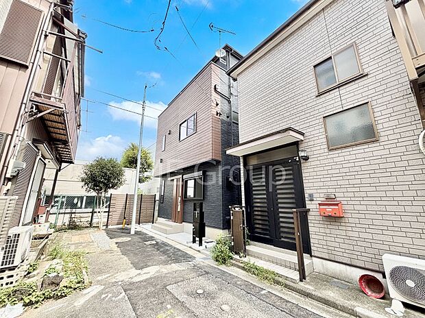 前面道路はきちんと整備されています  