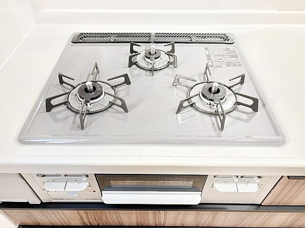 ガスコンロはSiセンサー搭載。火力調節や焦げ付き・消し忘れも防いでくれます。