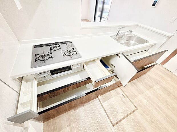 使いやすさを優先したスライド式収納タイプ!