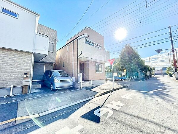 たっぷりの陽光と心地よい風が舞い込む住まい