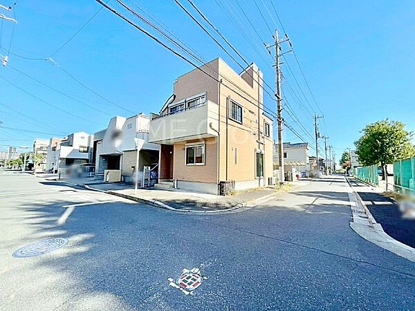 角地なので日当たりも良く、お家が堂々として見えます。