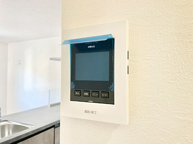 訪問者が一目でわかる安心のTVモニター付きインターホン。