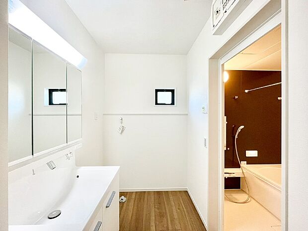 広々とゆとりのあるランドリースペース。  