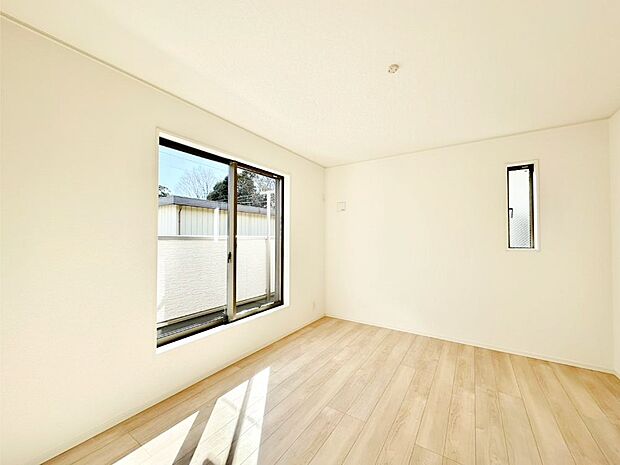 明るいバルコニーサイドに洋室を設置。目覚めの良い寝室に。