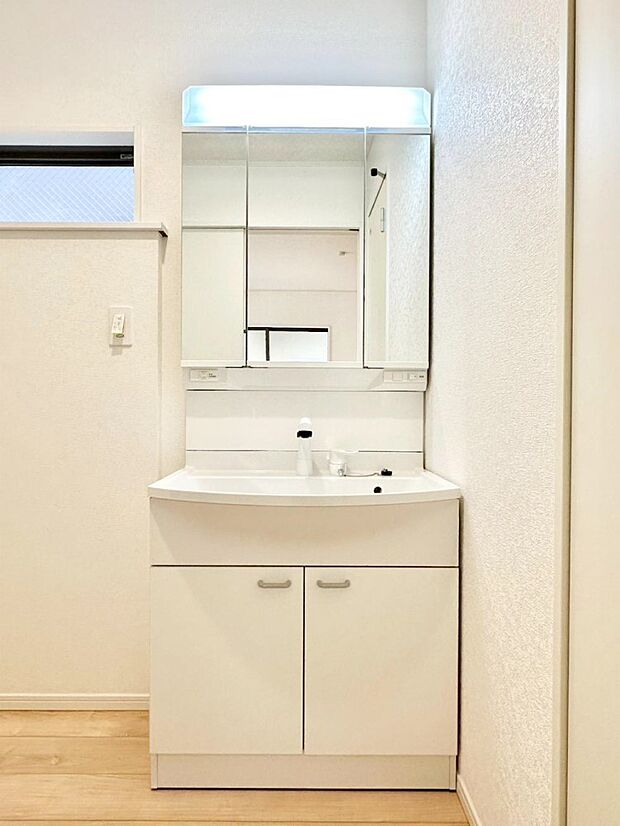 収納力と機能性に優れた洗面化粧台