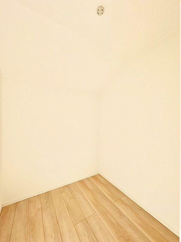 ウォークインクローゼットの活用で生活空間スッキリ