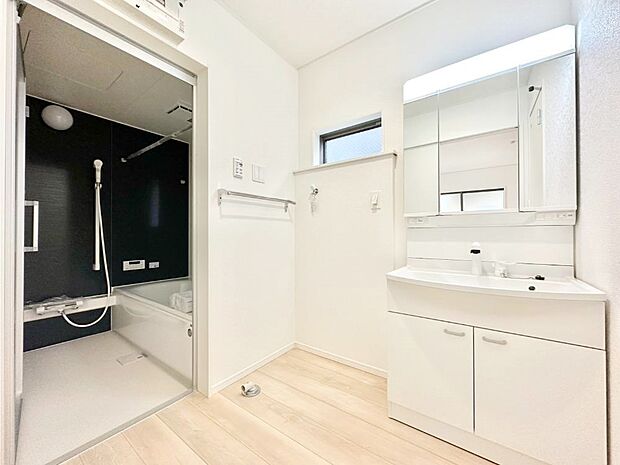 広々とゆとりのあるランドリースペース