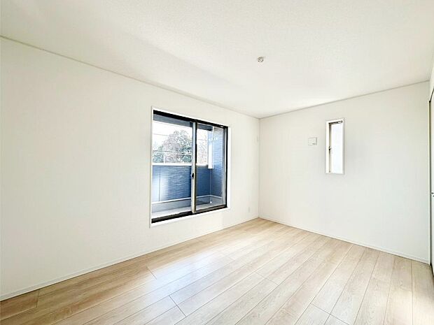 明るいバルコニーサイドに洋室を設置。目覚めの良い寝室に。