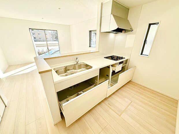 使いやすさを優先したスライド式収納タイプ!