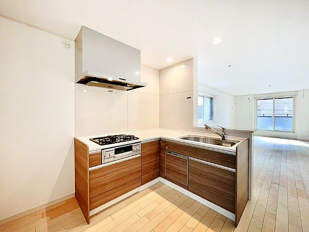 ゆとりあるキッチンスペースでお料理や食後の後片付けもスムーズに!