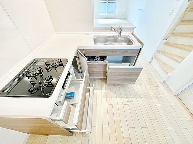 使いやすさを優先したスライド式収納タイプ!