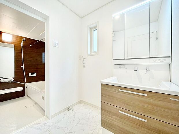 上質な洗面空間がゆとりの時間を演出