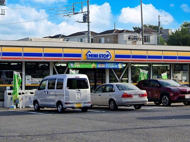 コンビニ 600m ミニストップ 和光オリンピック通り店