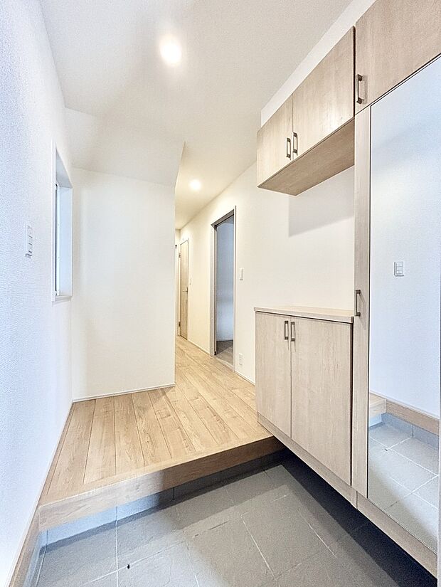 明るい玄関はお客様をお出迎えするのにぴったりです!