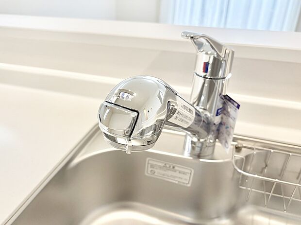 いつでも清潔なおいしいお水を。一つの水栓で水道水と浄水を使い分け。