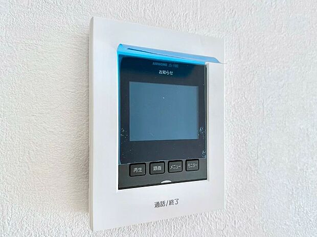 訪問者が一目でわかる安心のＴＶモニター付きインターホン。 