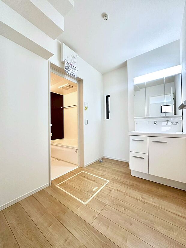 清潔感のある快適空間です。毎日の身支度も気持ち良くお使い頂けます。