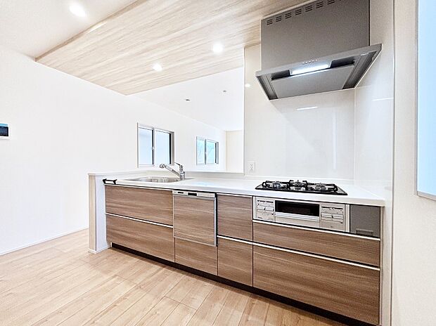 ポップアップ天井が素敵なキッチンで毎日のお料理を楽しく！