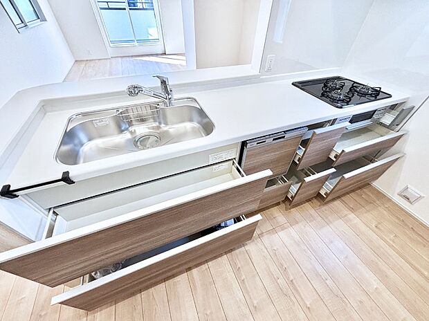 使いやすさを優先したスライド式収納タイプ!