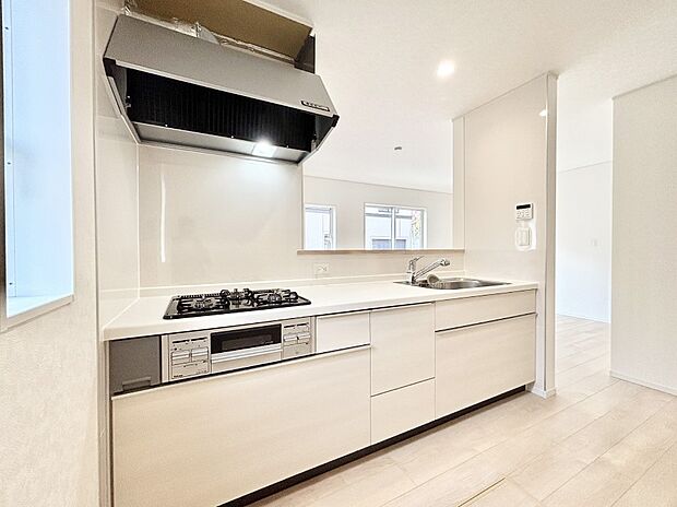 料理をしながらでもご家族との会話を楽しめる対面キッチン　